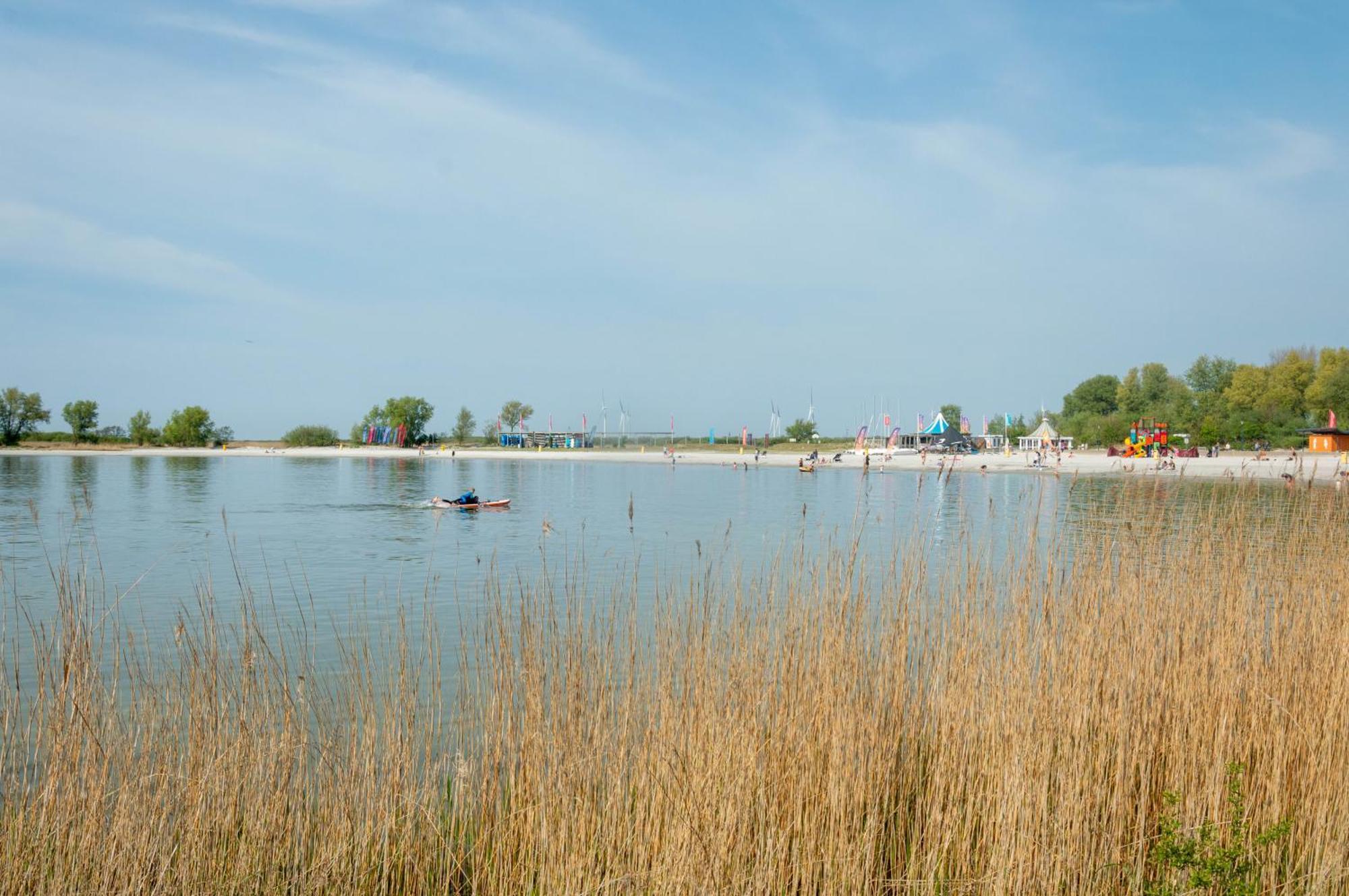 Zuiderzeestate 35, Prachtig Appartement Aan Het Ijsselmeer Makkum Extérieur photo